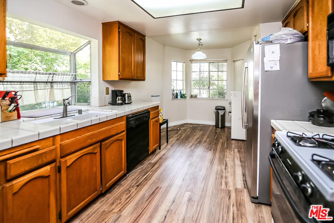 12251 Turtle Ridge Place Northridge, CA 91326 - Photo 3 of 14 Gallery Image 3