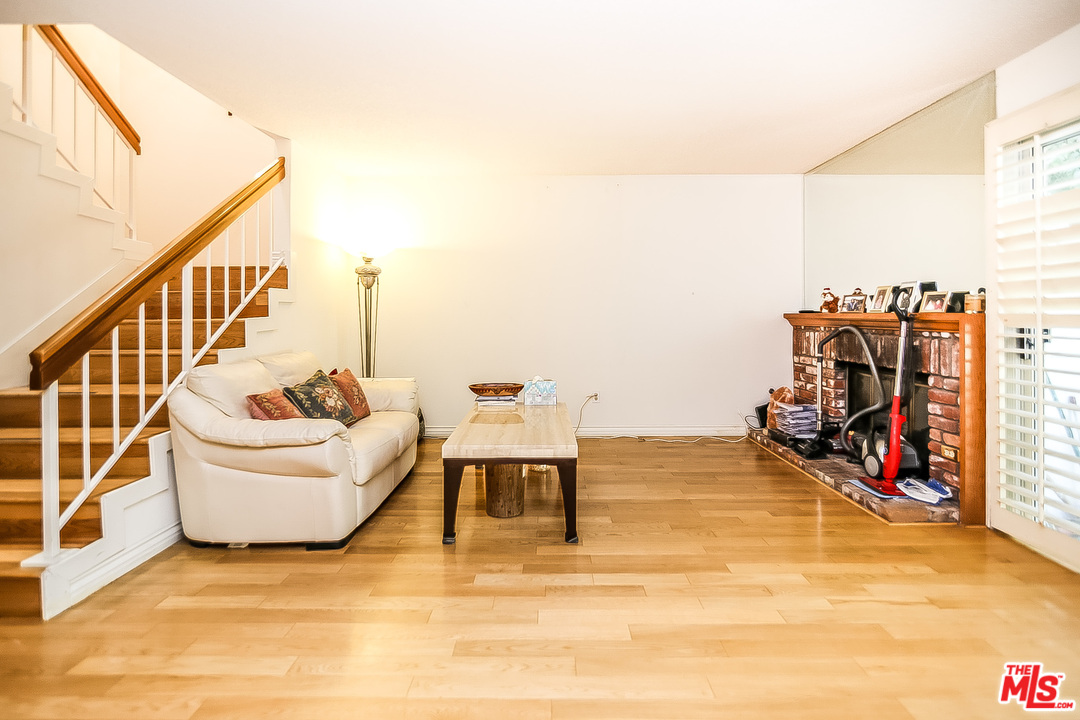 12251 Turtle Ridge Place Northridge, CA 91326 - Photo 5 of 14 Gallery Image 5
