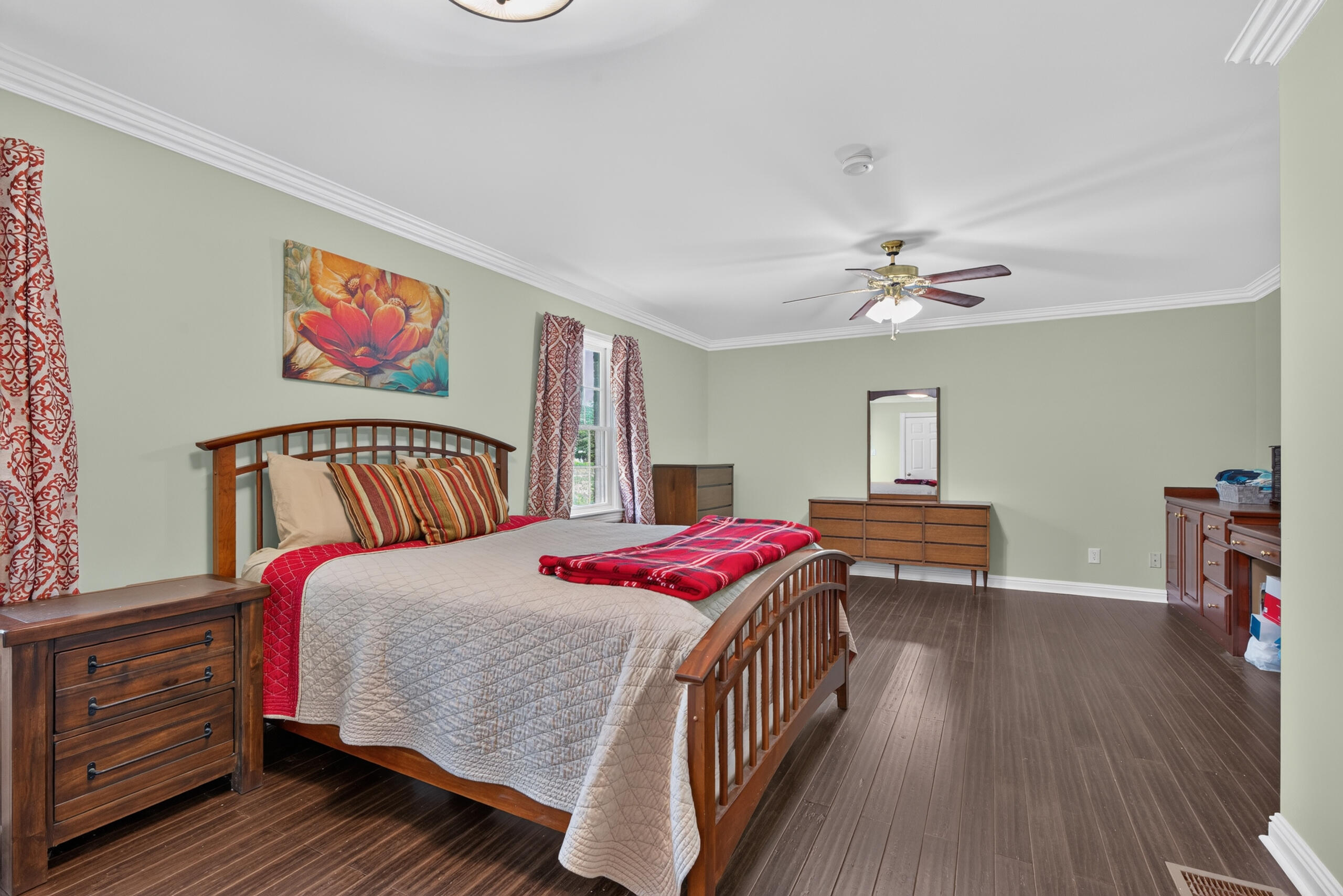 107 Squires Pointe Road Paris, KY 40361 - Photo 27 of 55 Large 1st floor guest bedroom with hardwood floors and ceiling fan.