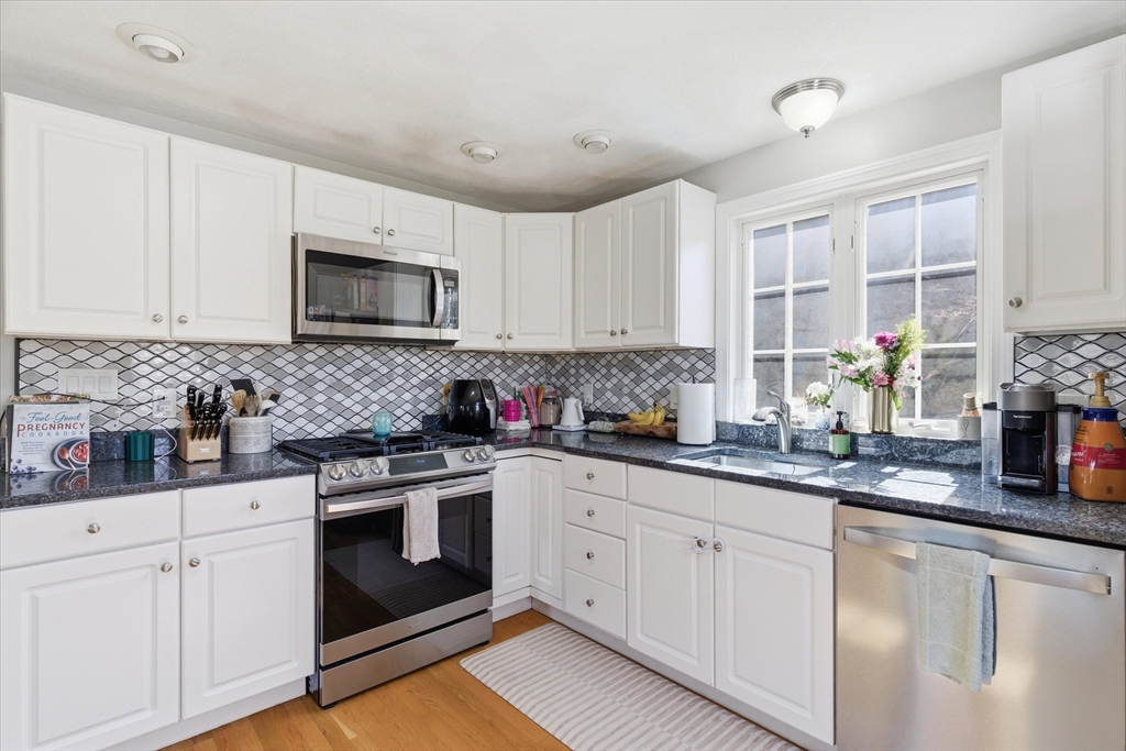 9 Hermon Road Lynn, MA 01904 - Photo 8 of 33