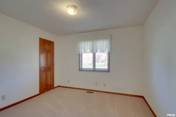 $205,500 | 305 Shannon Drive, Quincy, IL 62305