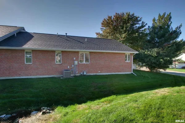 $205,500 | 305 Shannon Drive, Quincy, IL 62305