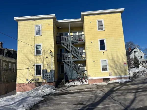 $1,995 | 26 Catharine Street, Unit 4, Worcester, MA 01605