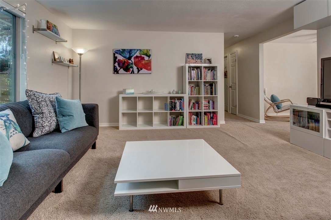 14711 106th Avenue Northeast Bothell, WA 98011 - Photo 3 of 13 Gallery Image 3