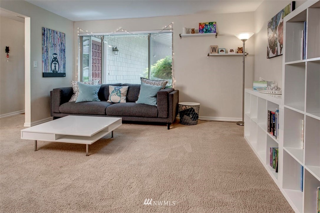 14711 106th Avenue Northeast Bothell, WA 98011 - Photo 4 of 13 Gallery Image 4