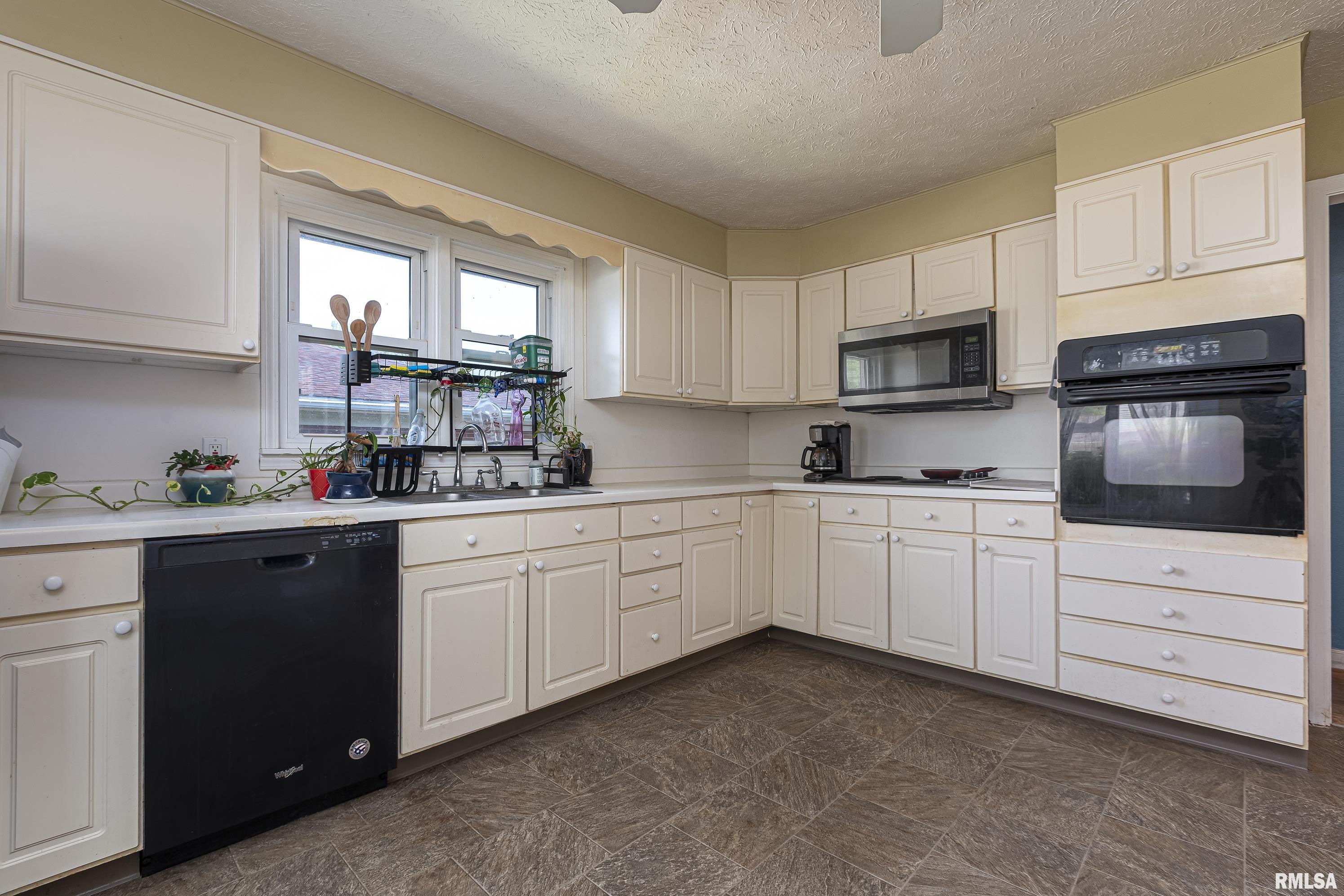 1705 West Hendrickson Street Marion, IL 62959 - Photo 6 of 29