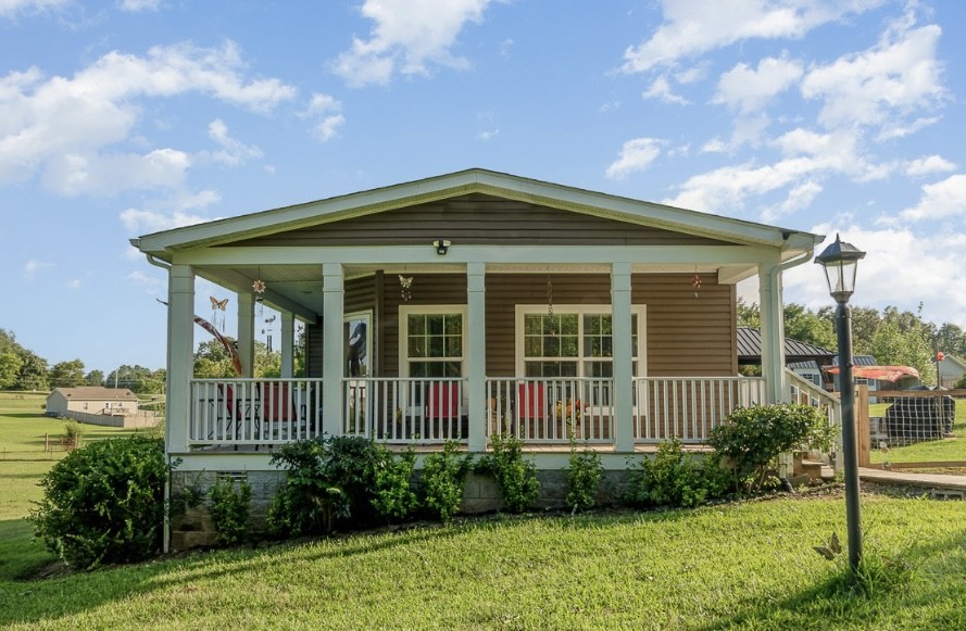 6175 Crawford Store Road Springfield, TN 37172 - Photo 3 of 19 a front view of a house with garden