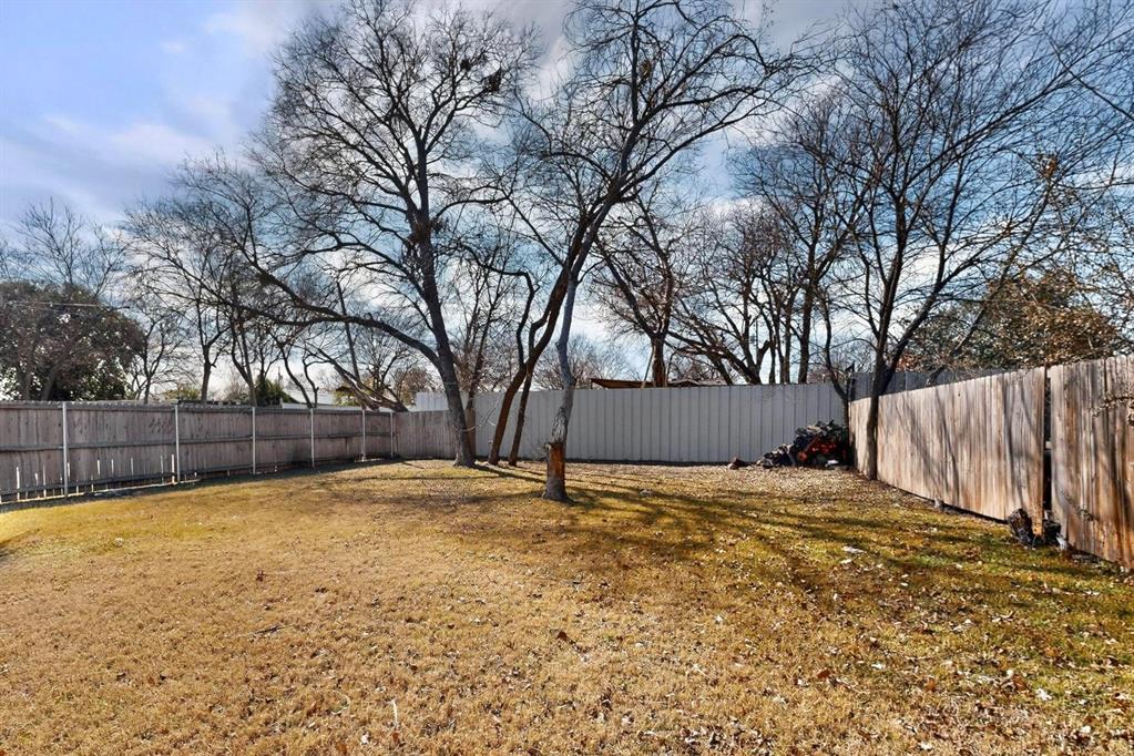 2015 Volga Avenue Dallas, TX 75216 - Photo 37 of 38 View of fenced backyard