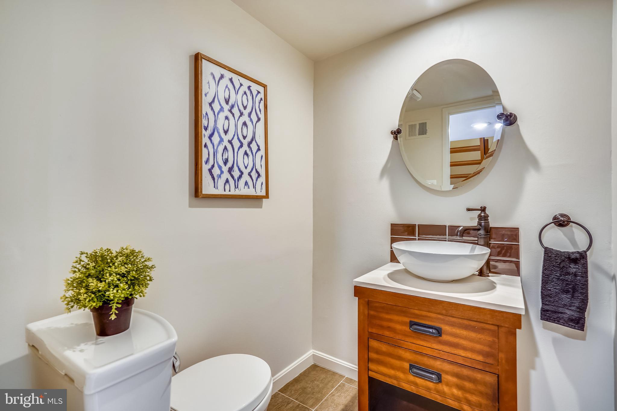 11797 Indian Ridge Road Reston, VA 20191 - Photo 15 of 33 a bathroom with a toilet sink and mirror