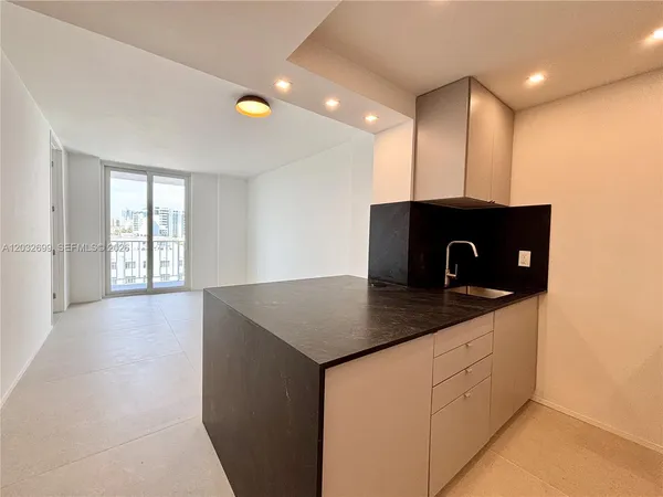 $2,750 | 2829 Indian Creek Drive, Unit 604, Miami Beach, FL 33140