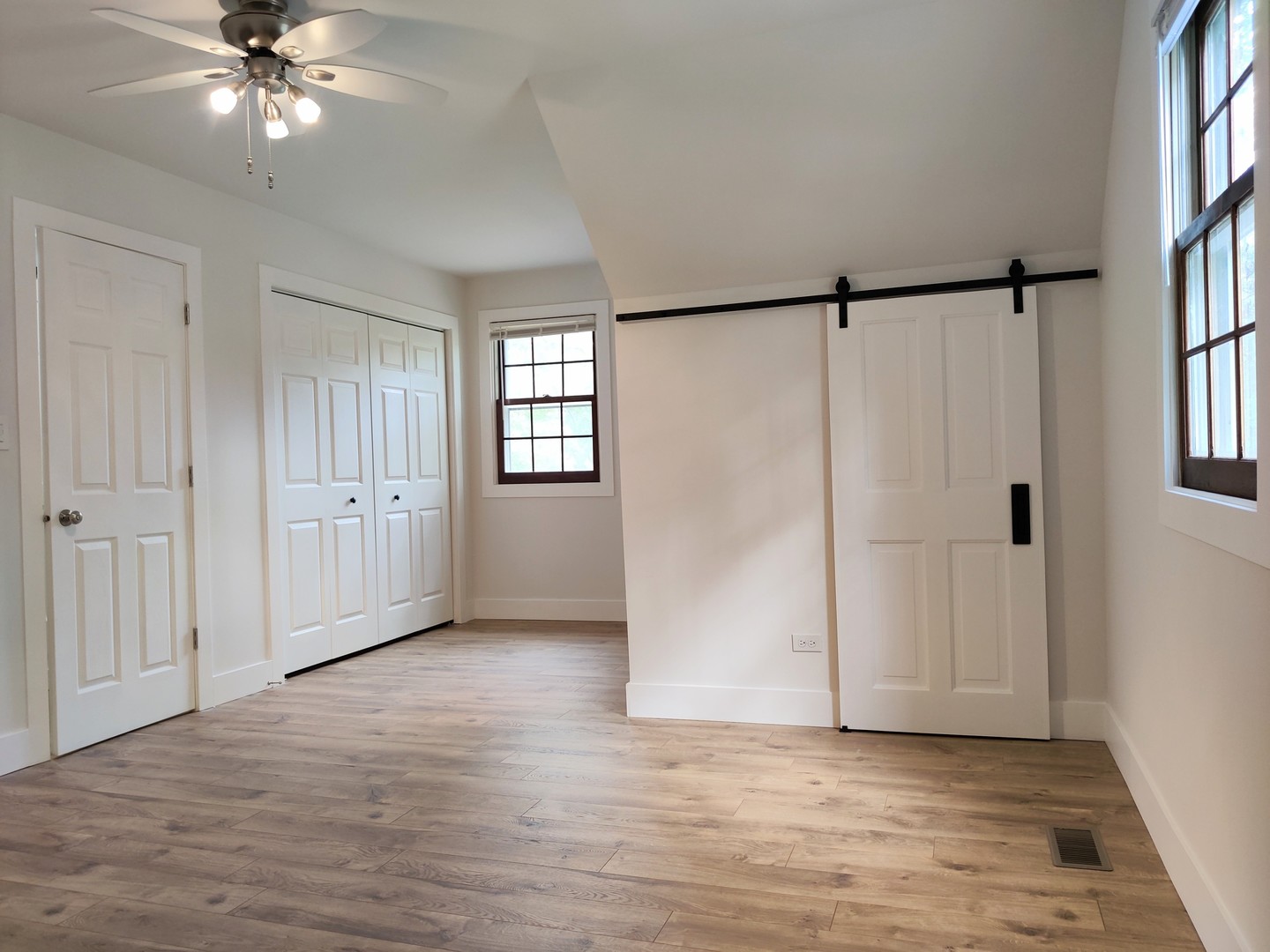 10S159 Ridge Road Naperville, IL 60565 - Photo 17 of 26 Gallery Image 17