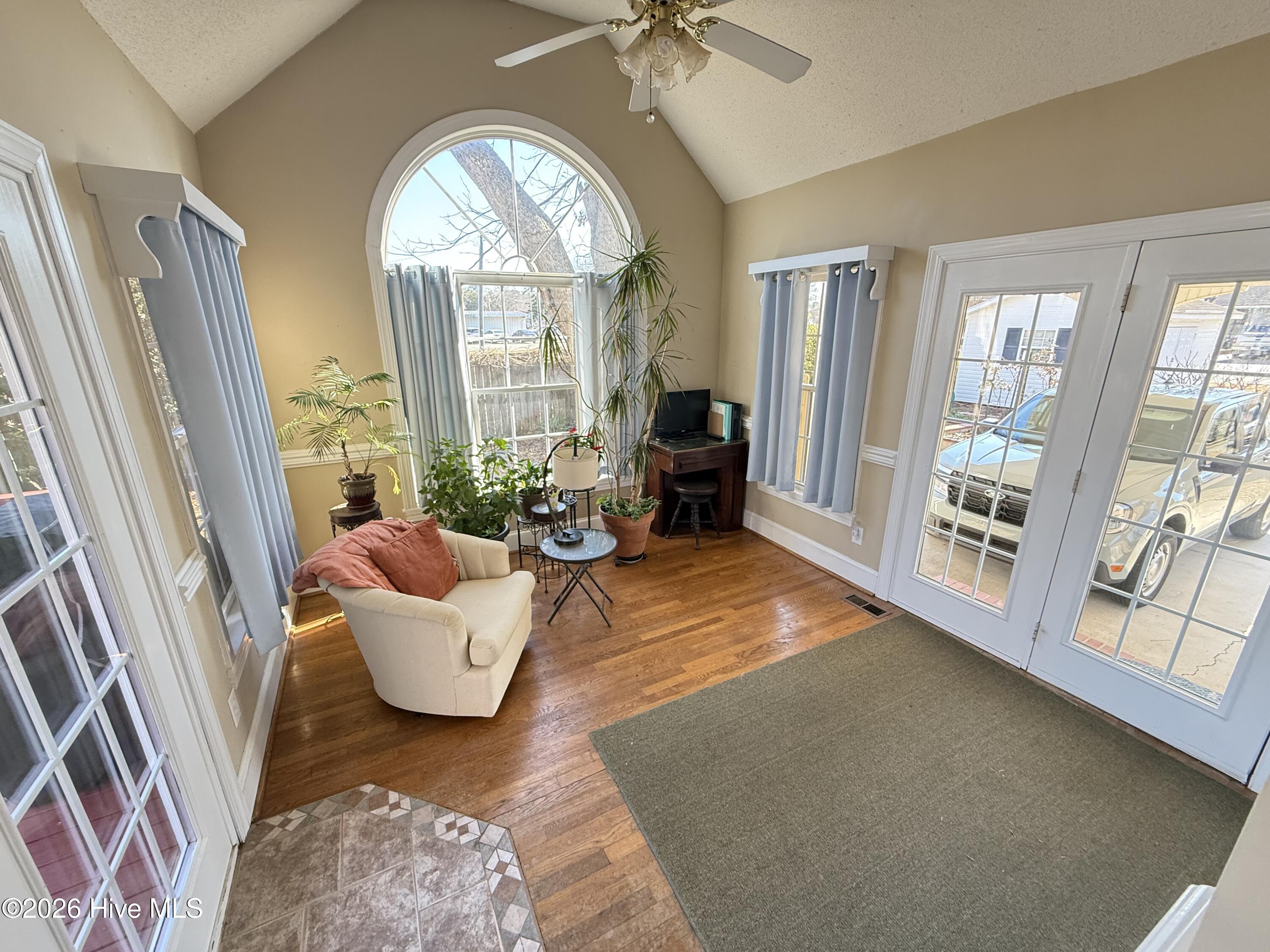 502 North Chestnut Street Mount Olive, NC 28365 - Photo 8 of 42 IMG_5719