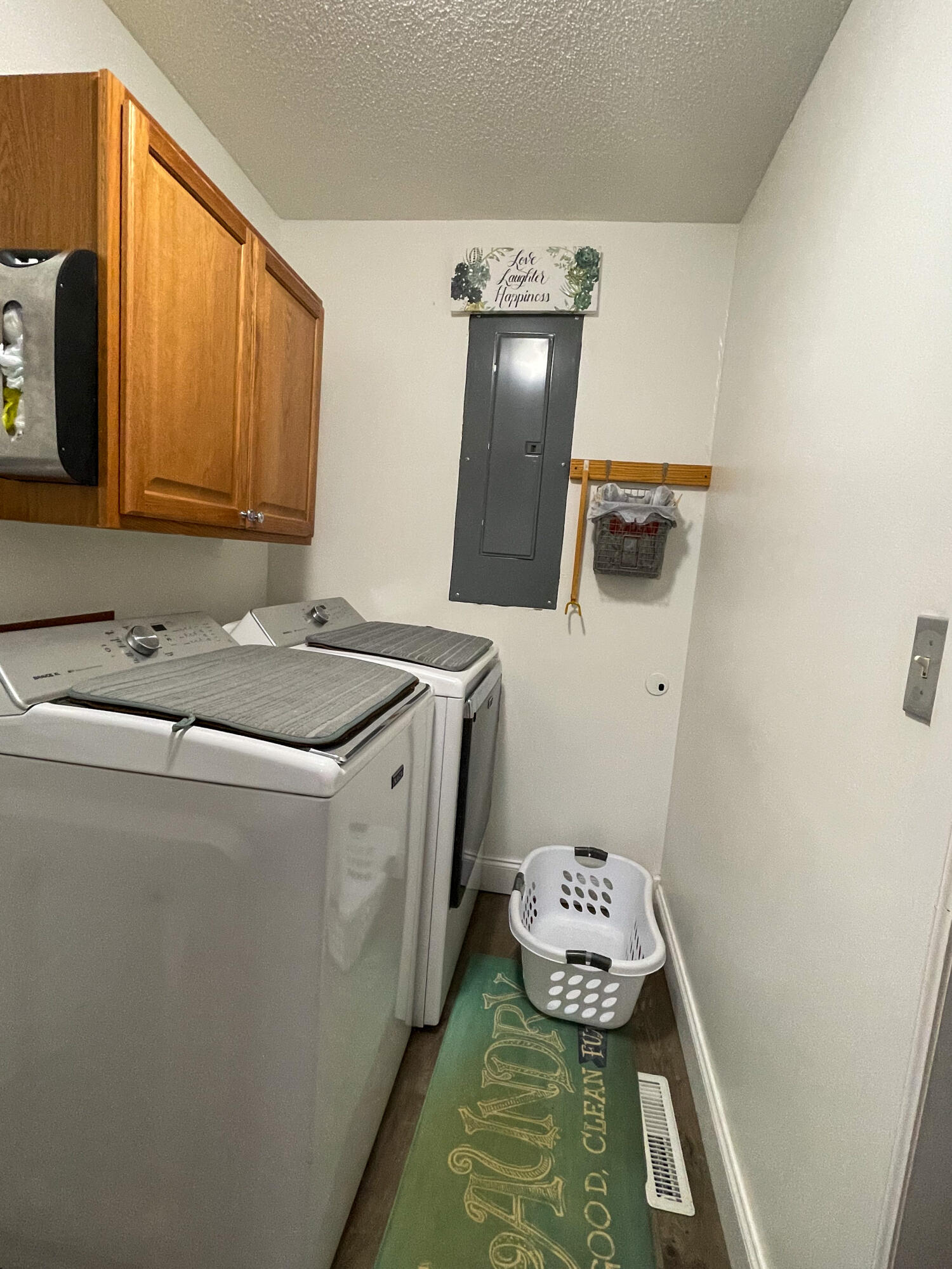 7514 Sutton Road Ooltewah, TN 37363 - Photo 24 of 41 laundry room off kitchen