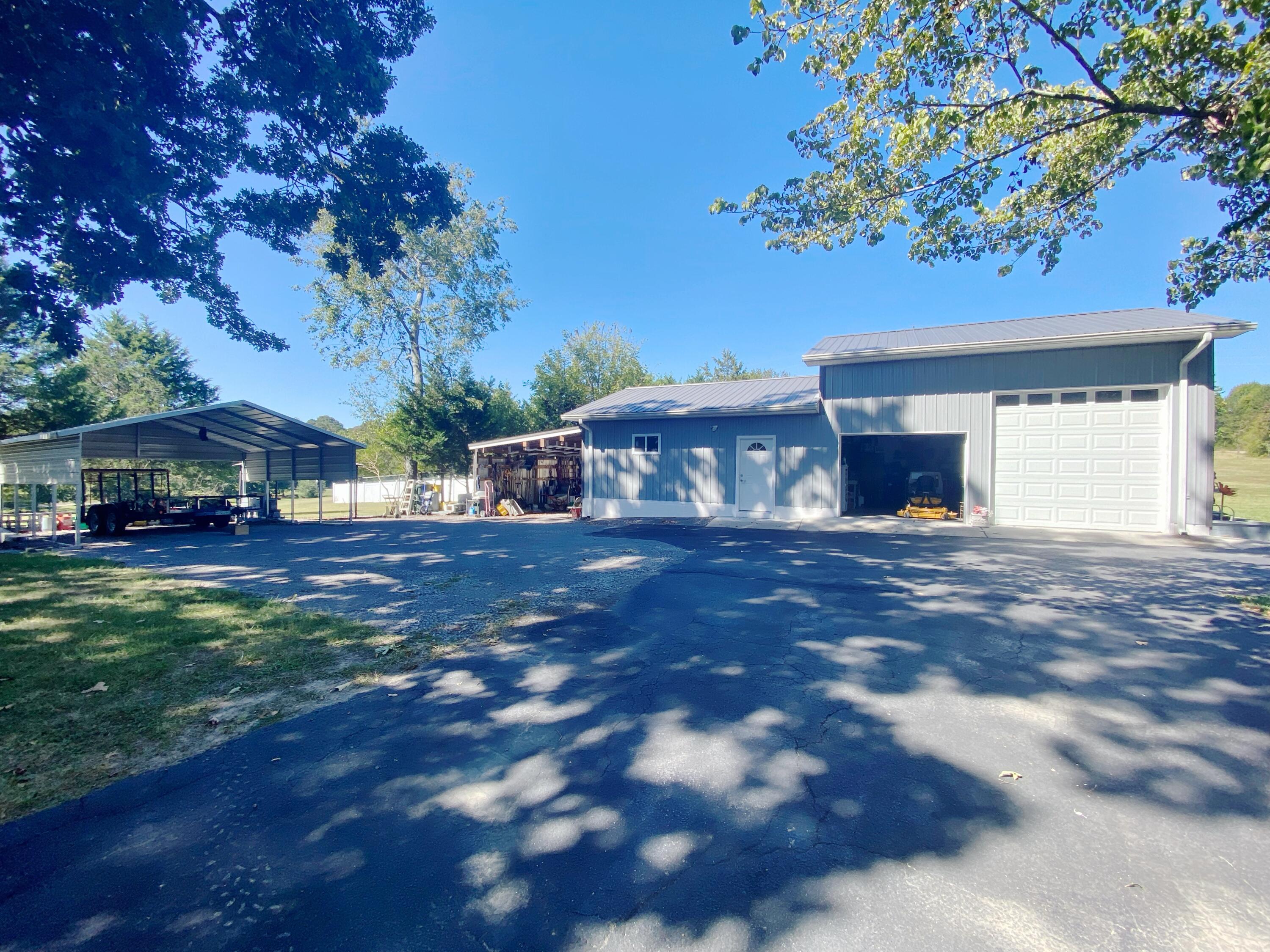 7514 Sutton Road Ooltewah, TN 37363 - Photo 38 of 41 garage