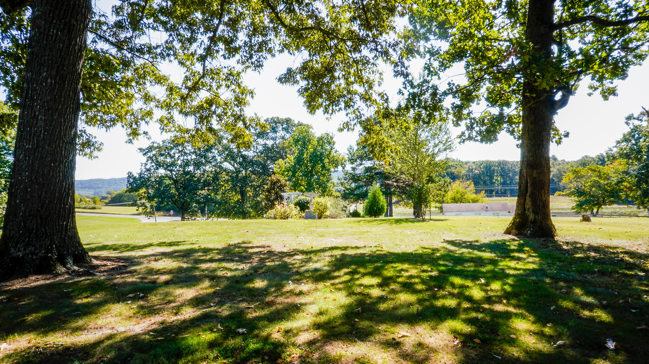 7514 Sutton Road Ooltewah, TN 37363 - Photo 4 of 41 side yard