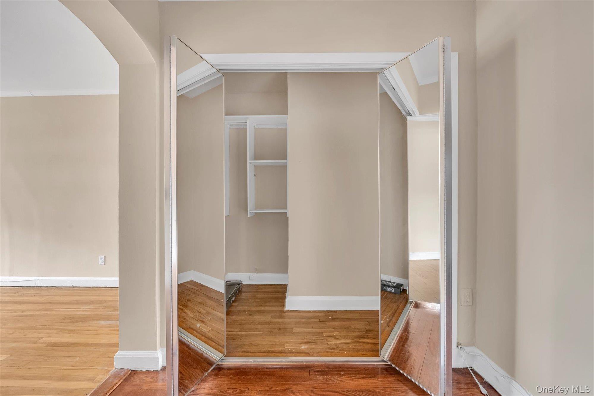 2 Town House Place, Unit 3N Great Neck, NY 11021 - Photo 6 of 17