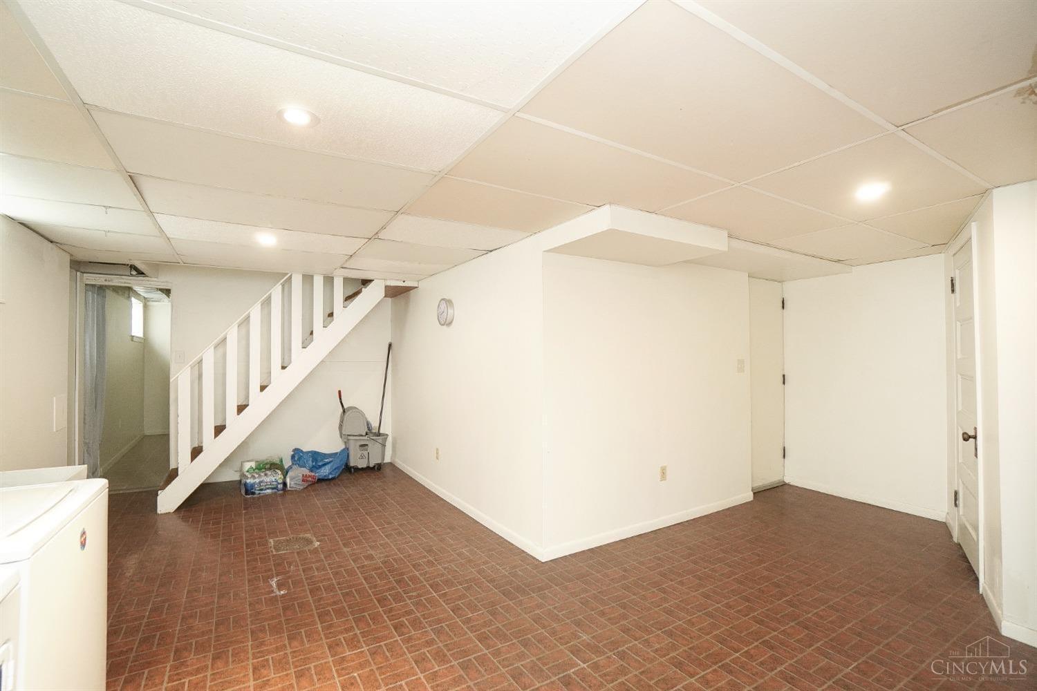 5610 Vogel Road Cincinnati, OH 45239 - Photo 34 of 39