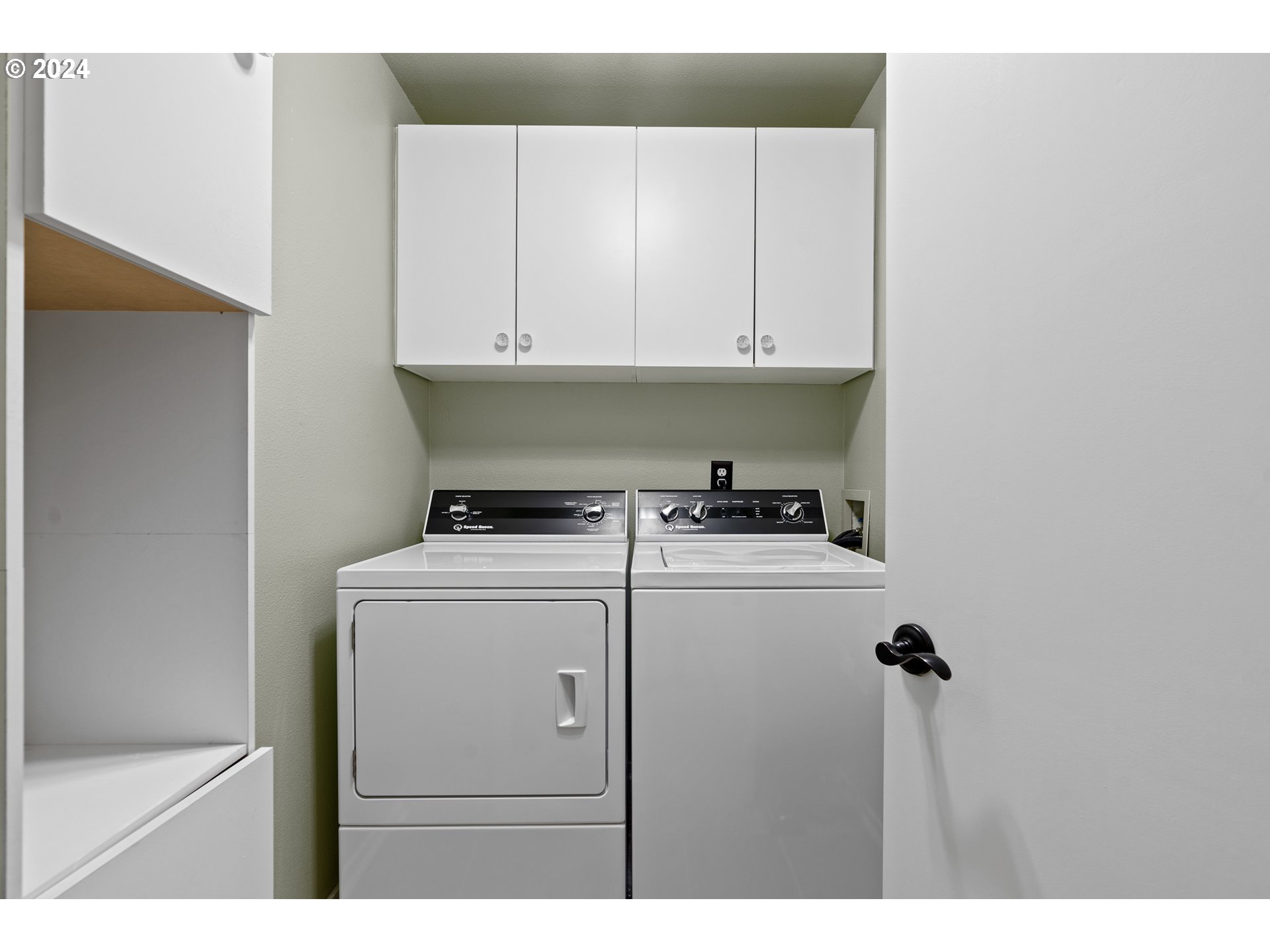 166 Northeast Bridgeton Road Portland, OR 97211 - Photo 27 of 48 Laundry