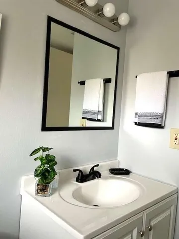 $1,450 | 317 Lake Evelyn Drive, West Palm Beach, FL 33411