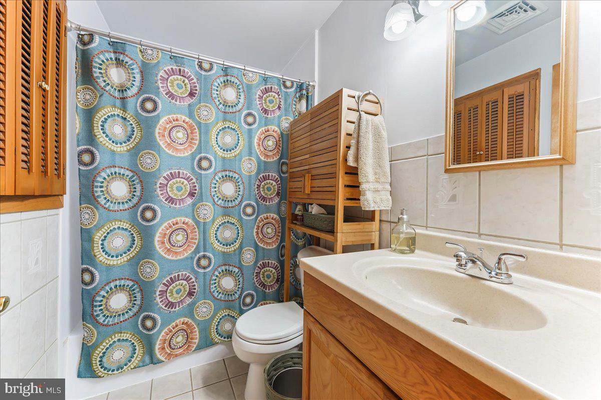 179 Davis Road Coatesville, PA 19320 - Photo 23 of 45 2nd floor hall bath