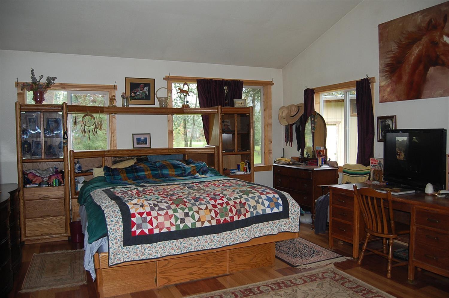 310 Page Creek Road Cave Junction, OR 97523 - Photo 8 of 31 Bedroom 1