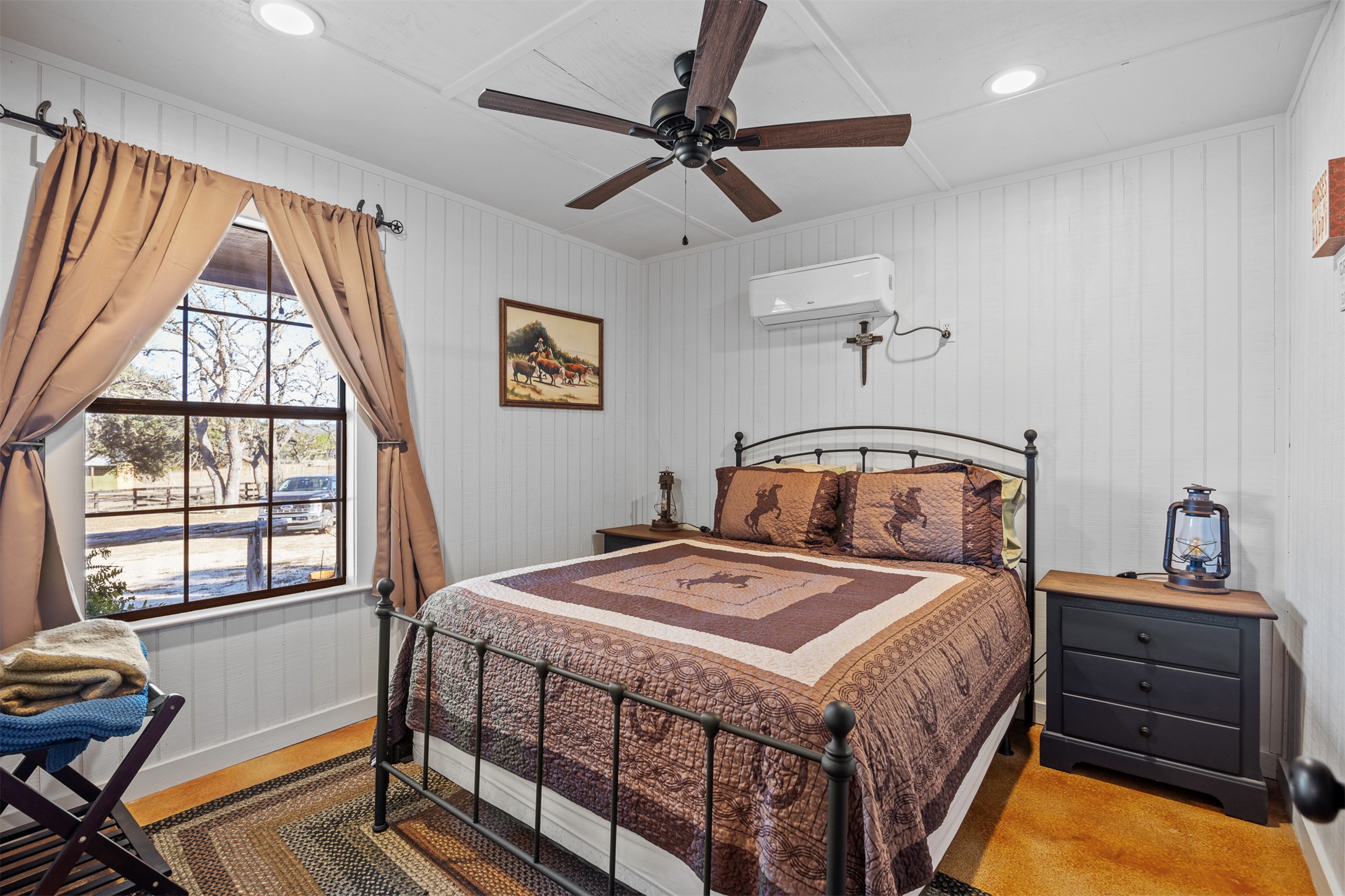 641 Patterson Creek Road Leakey, TX 78873 - Photo 24 of 31 Bedroom featuring a ceiling fan and recessed lighting