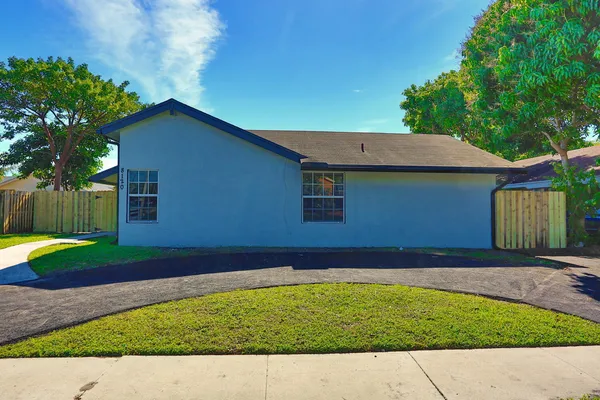 $4,200 | 8120 Southwest 4th Court, North Lauderdale, FL 33068