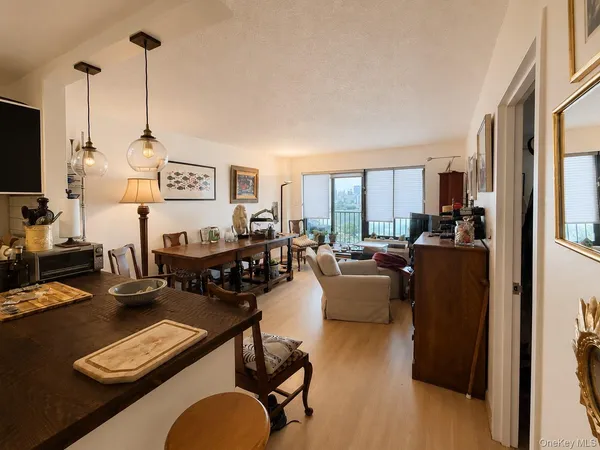 $3,250 | 25-40 Shore Boulevard, Unit 14T | Astoria