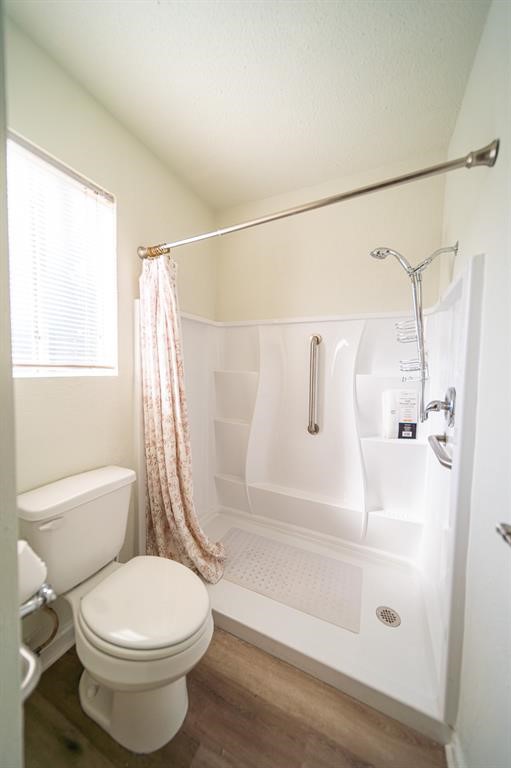 5400 Sheldon Street Houston, TX 77008 - Photo 12 of 18 a bathroom with a toilet and a shower