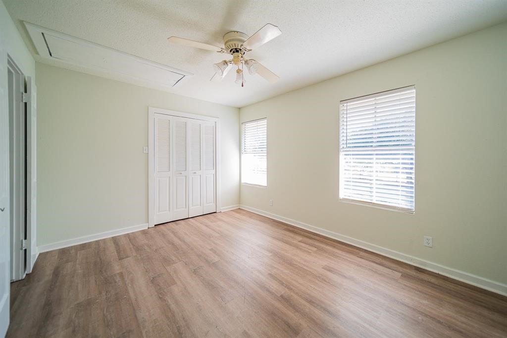 5400 Sheldon Street Houston, TX 77008 - Photo 9 of 18 a view of an empty room with a window