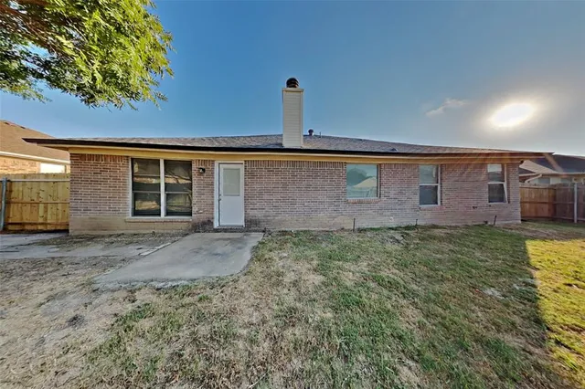 a picture of a wall with a white wall