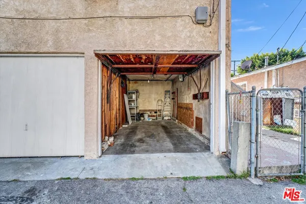 $1,795 | 820 South Grevillea Avenue, Unit B, Inglewood, CA 90301