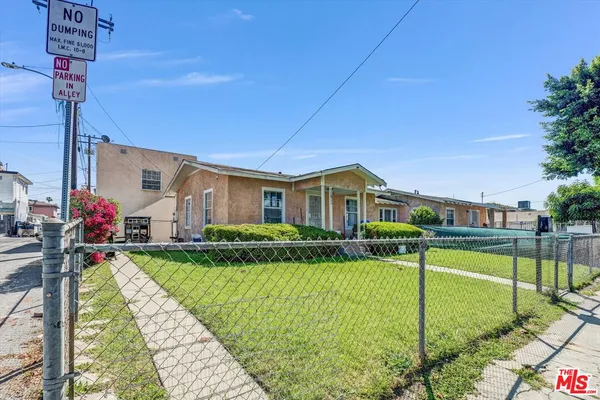 $1,795 | 820 South Grevillea Avenue, Unit B, Inglewood, CA 90301