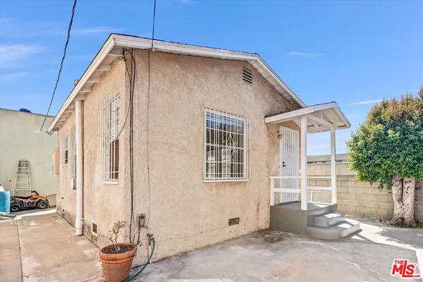 $1,795 | 820 South Grevillea Avenue, Unit B, Inglewood, CA 90301