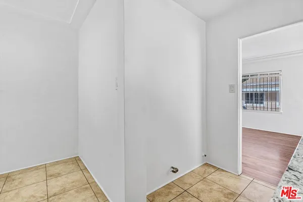 $1,795 | 820 South Grevillea Avenue, Unit B, Inglewood, CA 90301