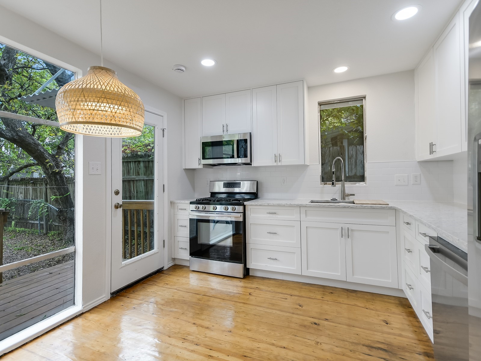 112 East Skyview Road Austin, TX 78752 - Photo 2 of 10 a kitchen with granite countertop a stove a sink and a refrigerator