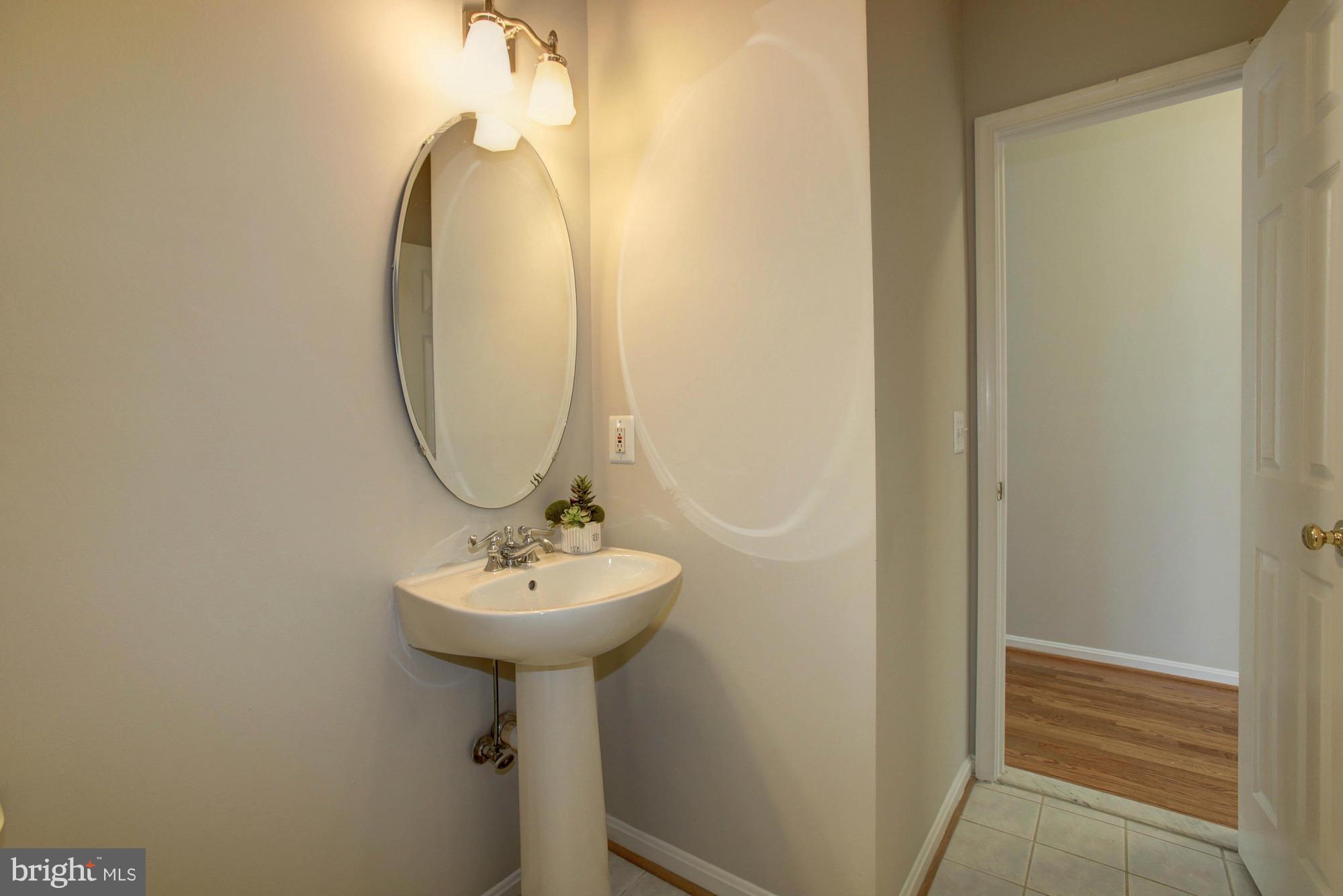 6158 Cobbs Road Alexandria, VA 22310 - Photo 11 of 30 Main level powder room