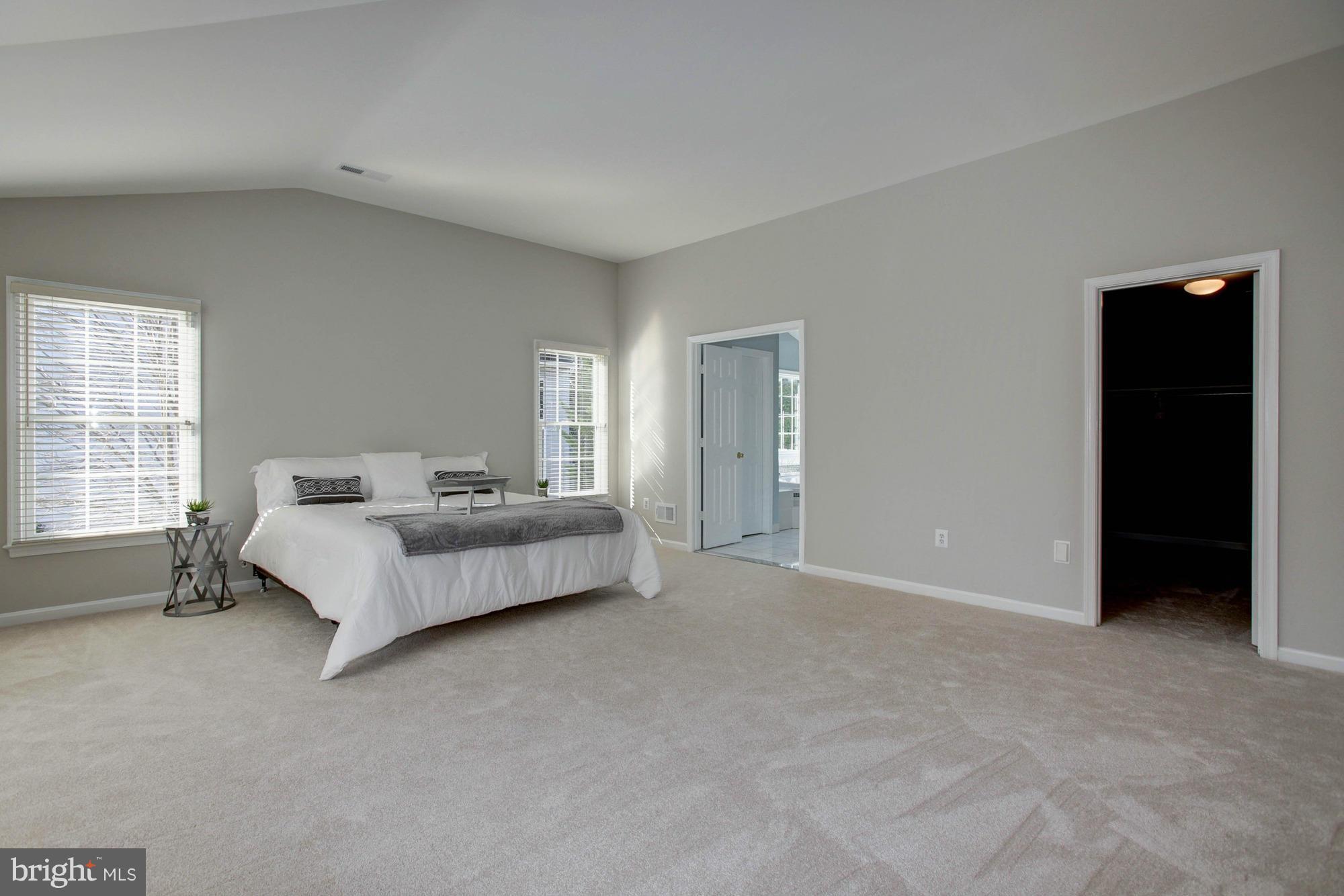 6158 Cobbs Road Alexandria, VA 22310 - Photo 15 of 30 Master bedroom 19'2"X16'9"
