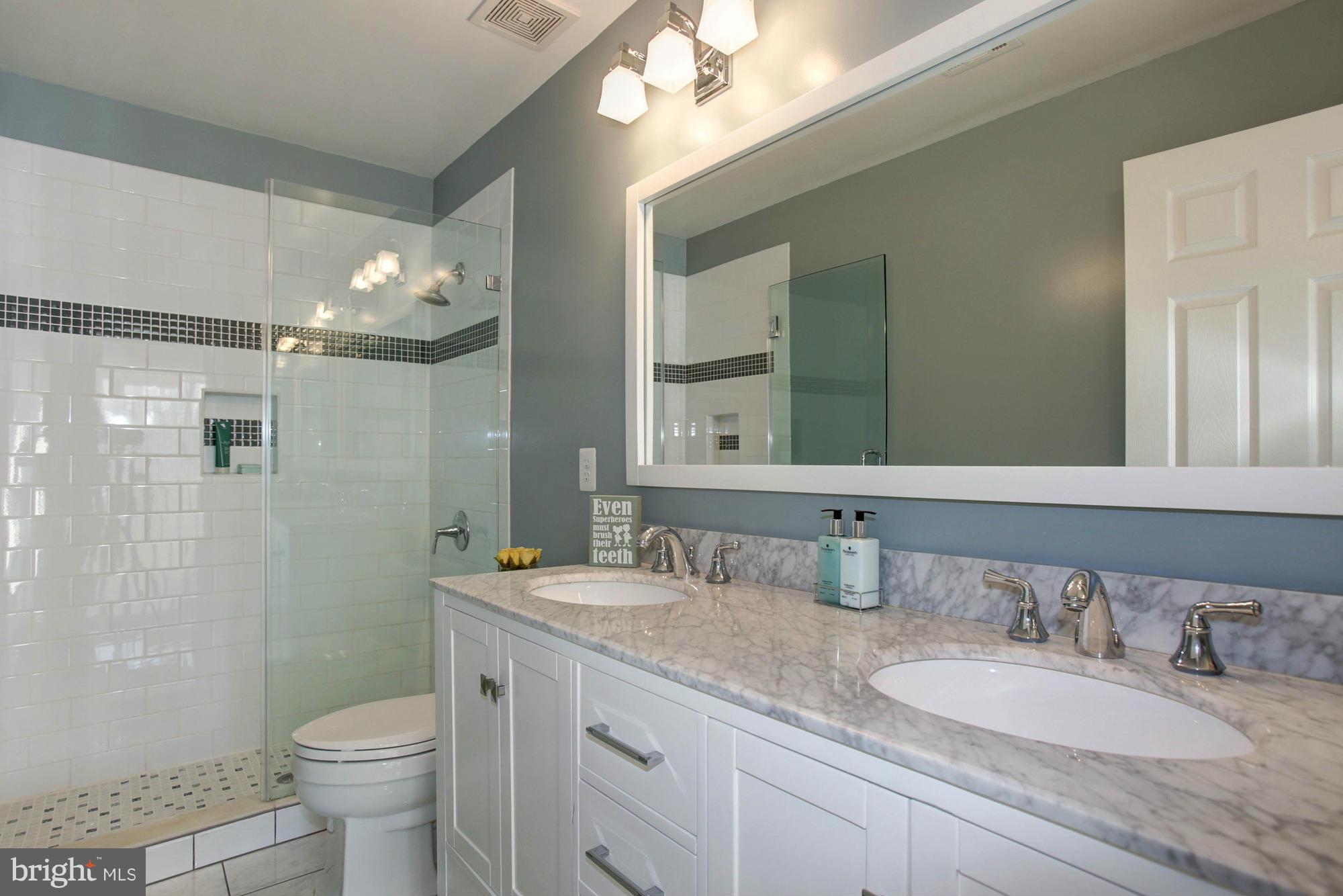 6158 Cobbs Road Alexandria, VA 22310 - Photo 23 of 30 2nd upper level bath