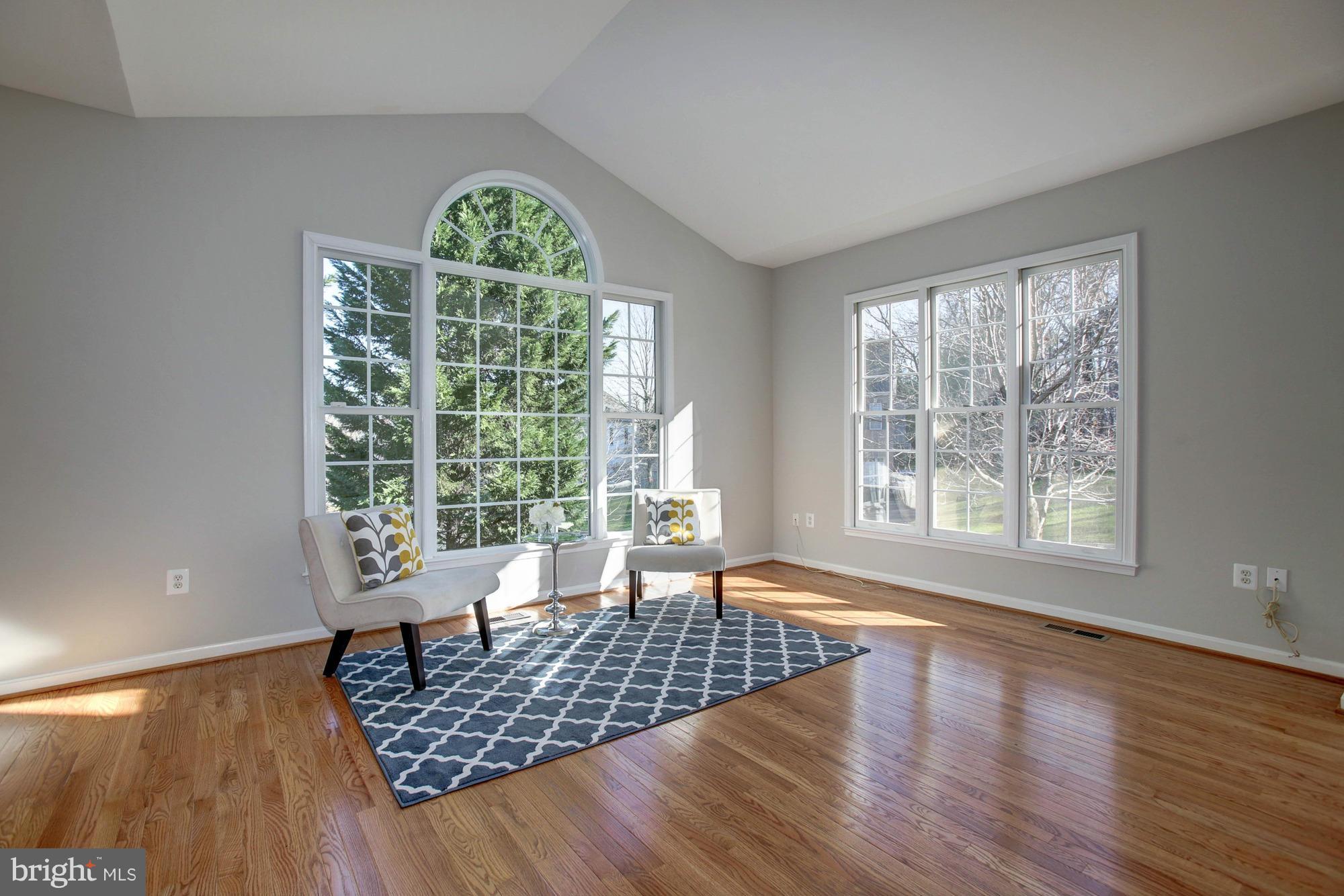 6158 Cobbs Road Alexandria, VA 22310 - Photo 8 of 30 Living Room 12'X18'