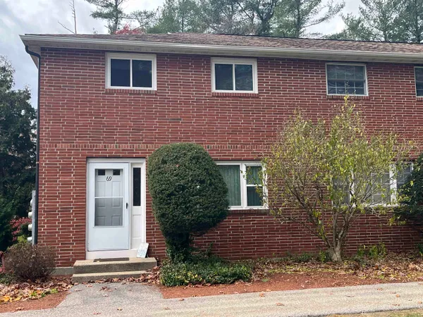$374,900 | 69 Oakridge Drive, Londonderry, NH 03053