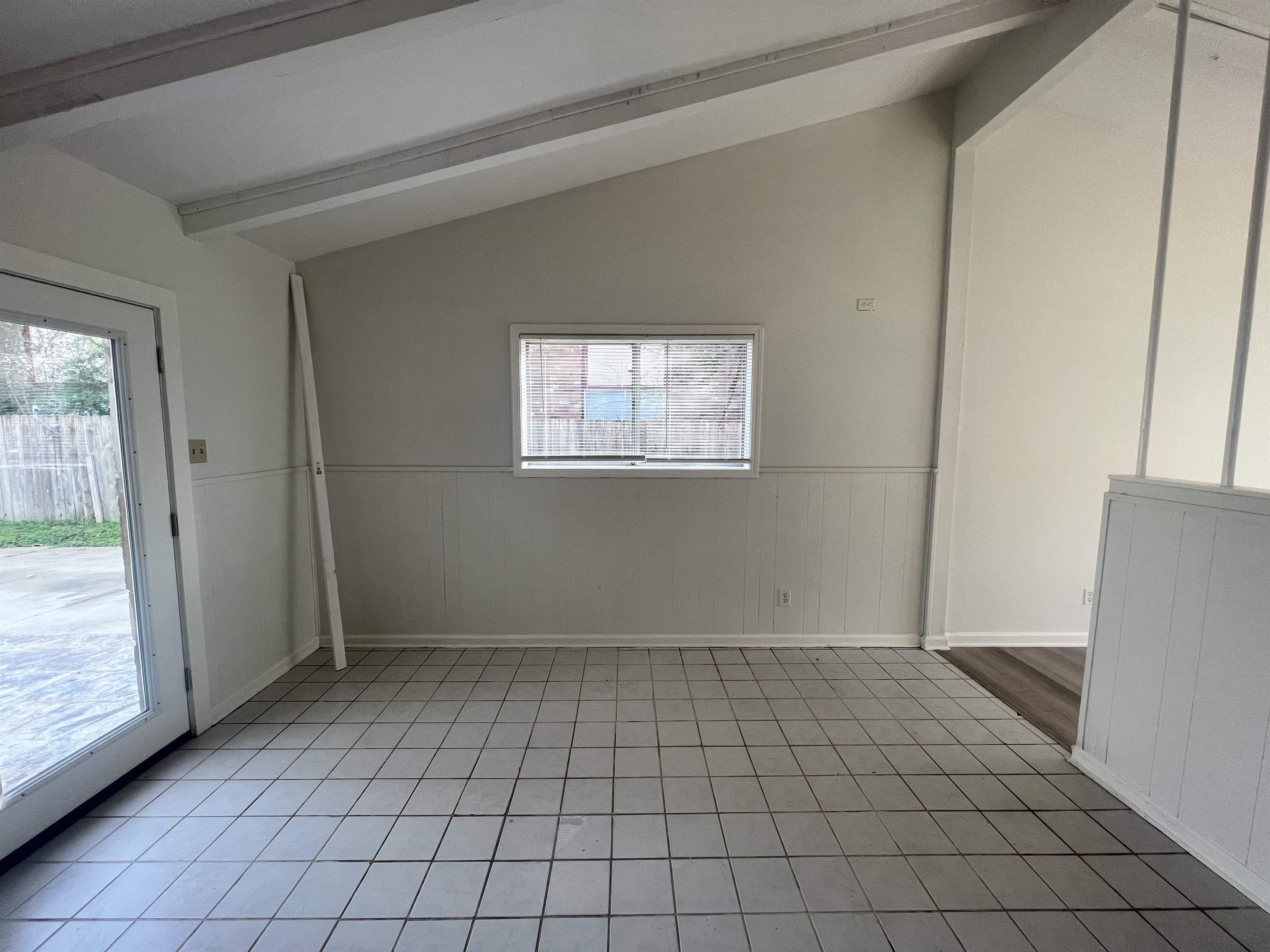 4436 Macon Road Memphis, TN 38122 - Photo 5 of 20 an empty room with windows