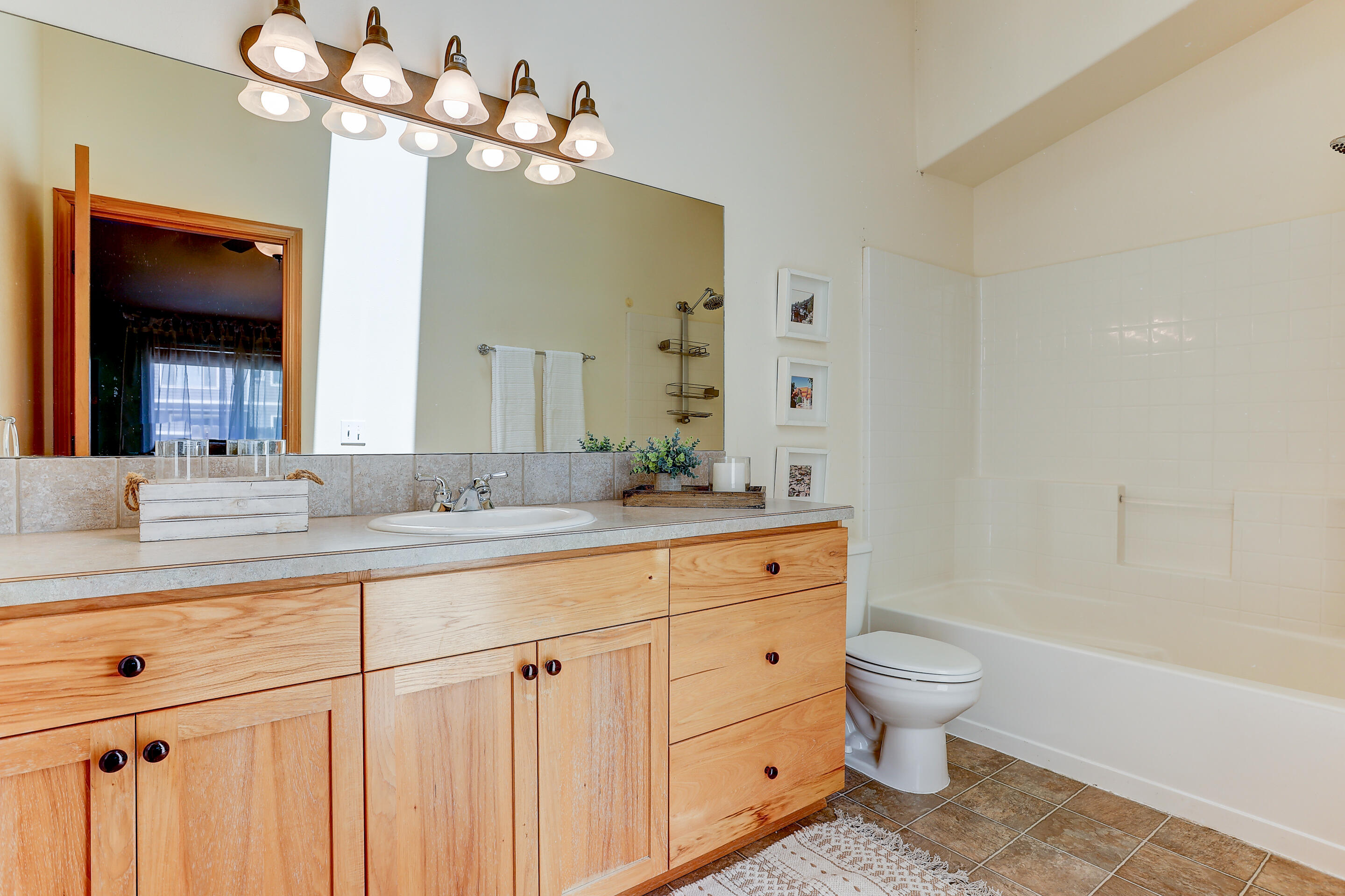 20581 Dylan Loop Bend, OR 97702 - Photo 18 of 26 Master Bath