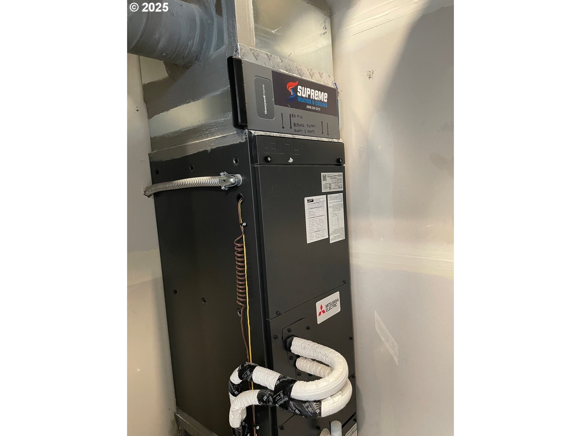 5490 Southeast Boise Street Portland, OR 97206 - Photo 34 of 48 a bathroom with a toilet