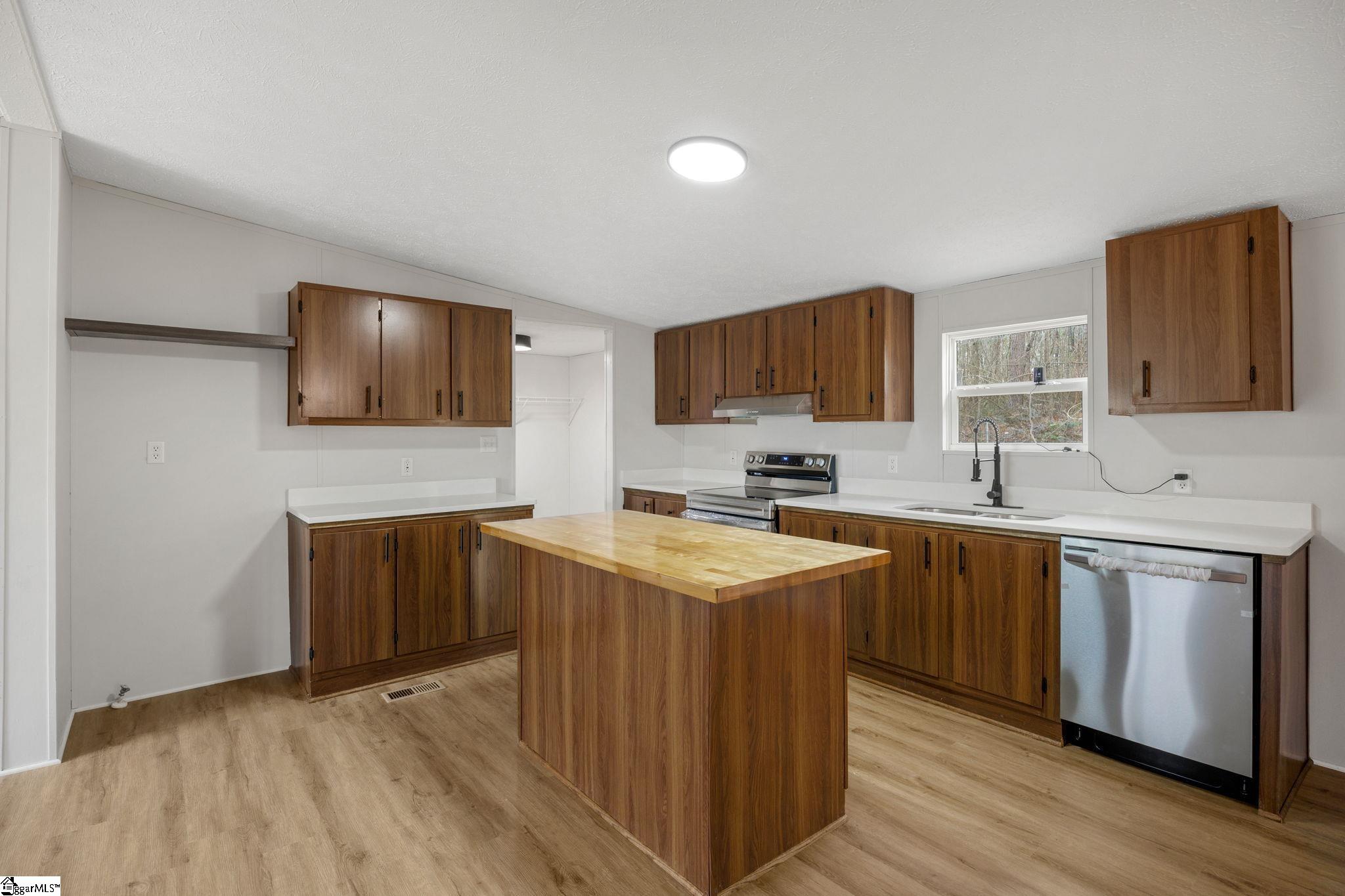 1265 Old Switzer Road Woodruff, SC 29388 - Photo 2 of 31