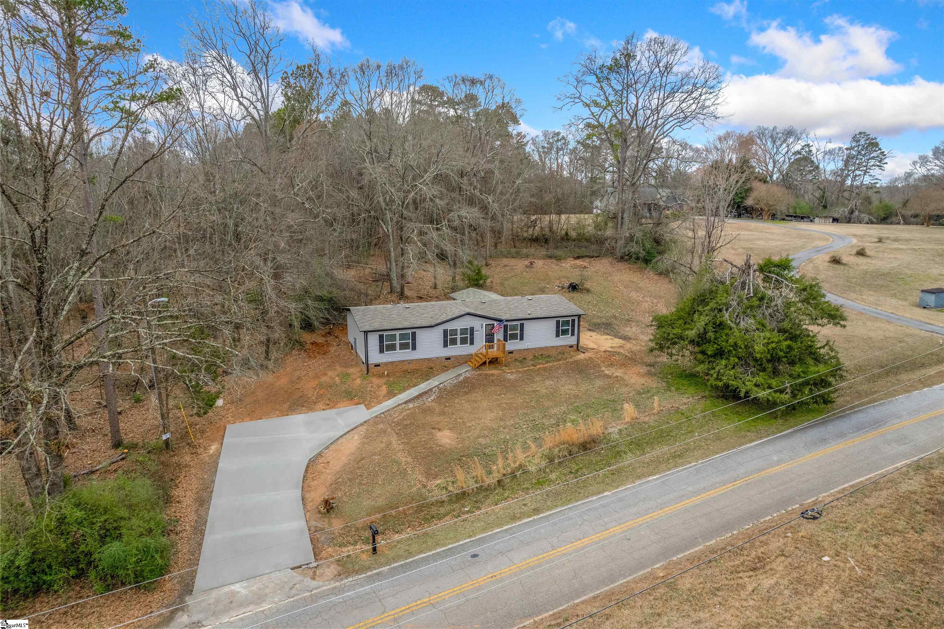 1265 Old Switzer Road Woodruff, SC 29388 - Photo 4 of 31