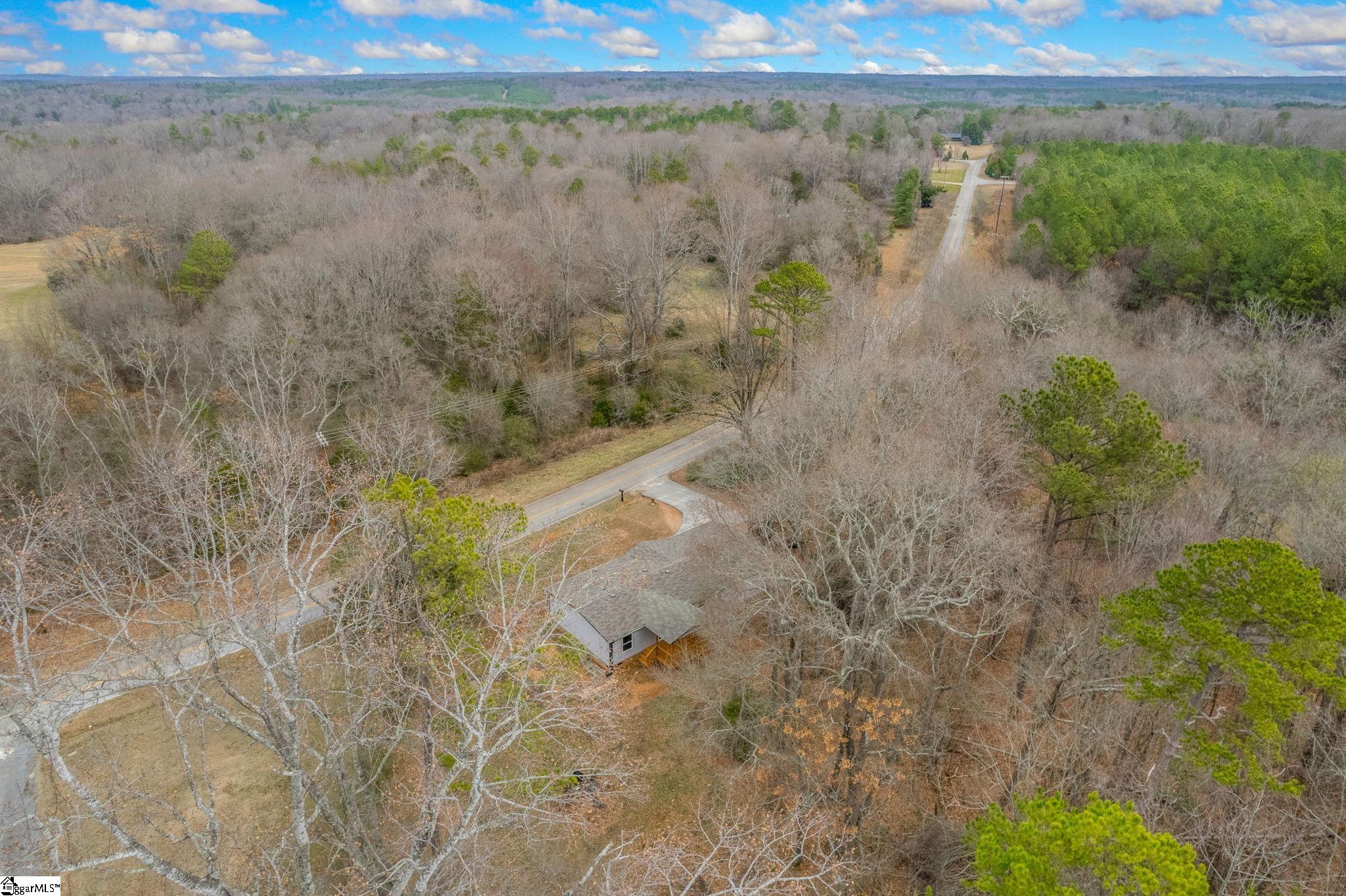 1265 Old Switzer Road Woodruff, SC 29388 - Photo 5 of 31