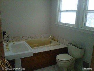 6136 Brophy Road Howell, MI 48855 - Photo 7 of 25 master bath