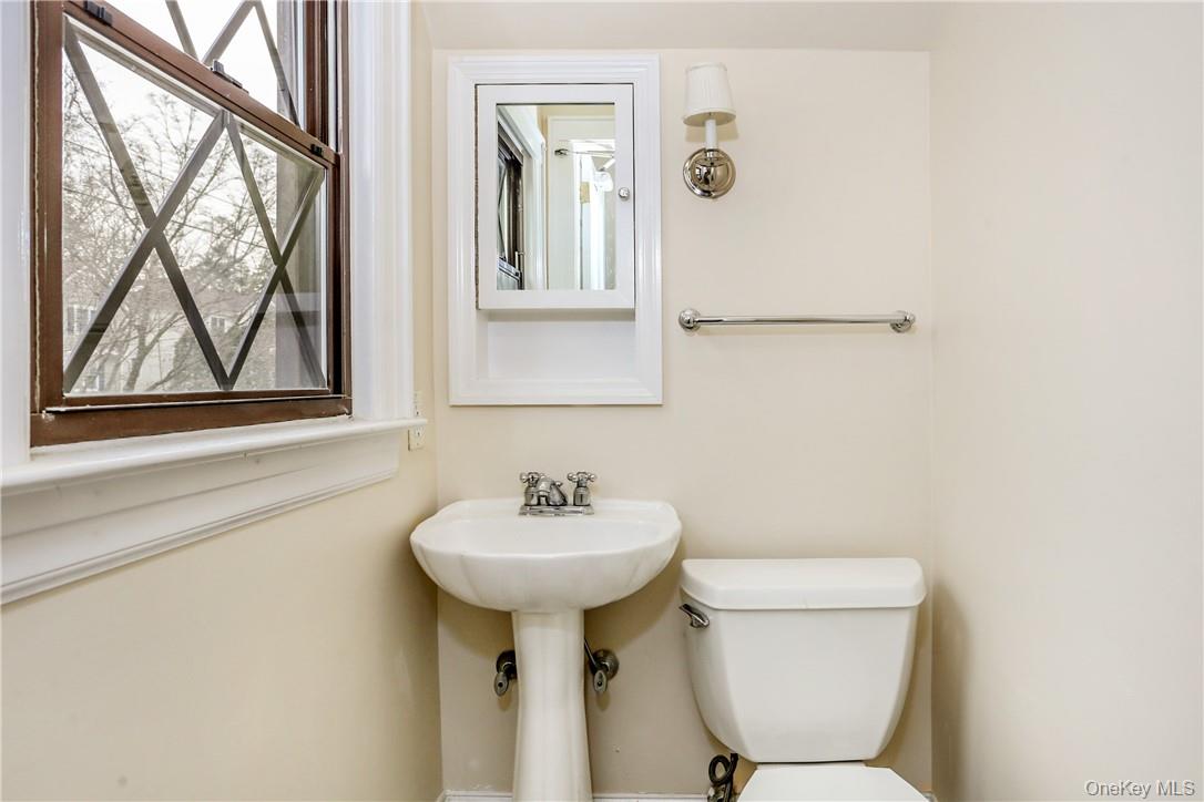 145 Johnson Road Scarsdale, NY 10583 - Photo 10 of 21 Powder room