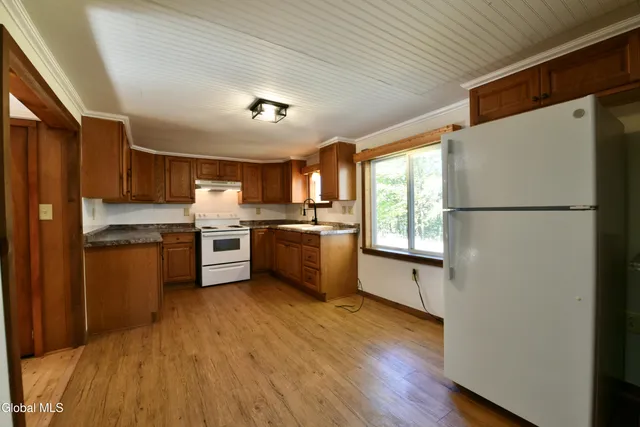 $155,000 | 8 Park Avenue, Greenfield, NY 12850